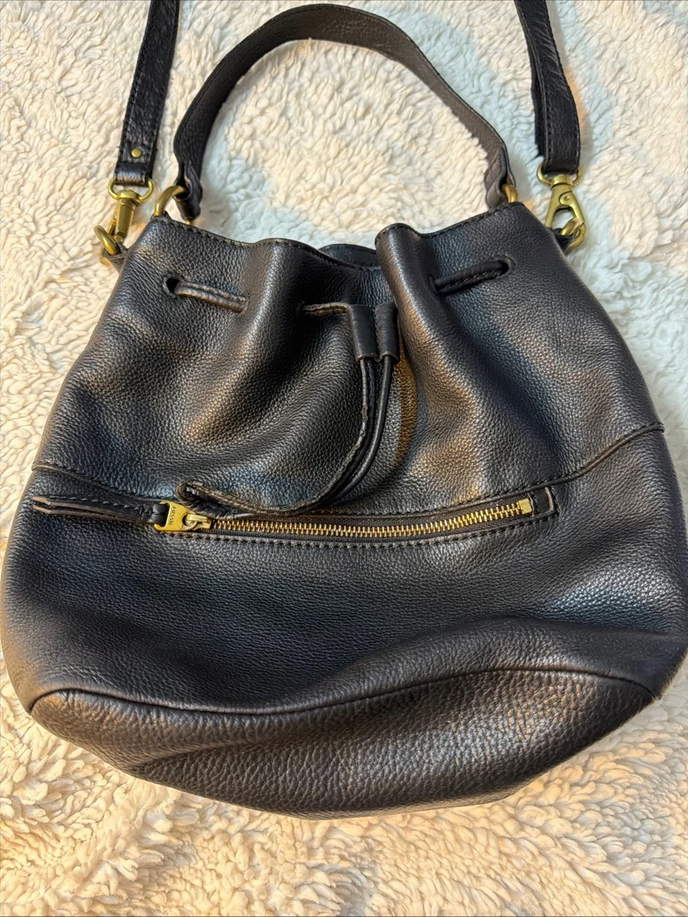 Fossil Y2K Black Leather Drawstring Bucket Bag with Gold Hardware